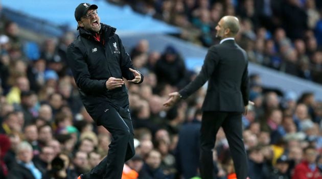 Klopp y Guardiola, desesperados en la banda