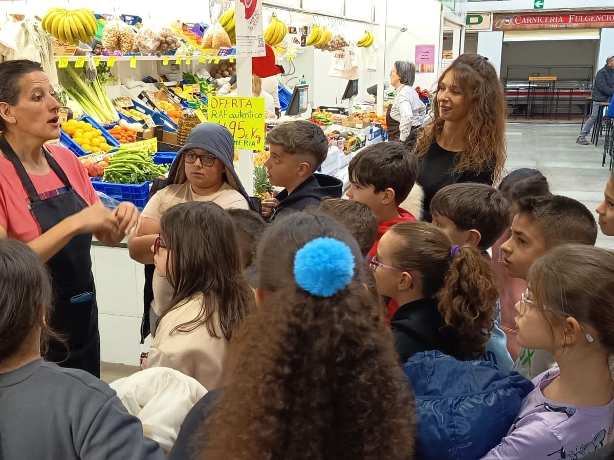 Novelda impulsa "Conoce tu Mercado" para acercar La Plaça al alumnado de Primaria