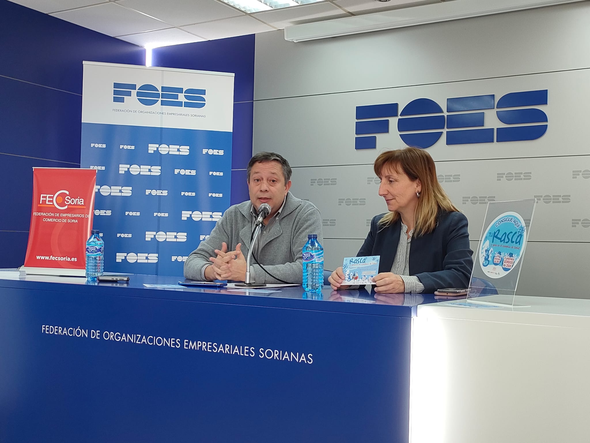 Adolfo Sainz, junto a la concejala Yolanda Santos, en una rueda de prensa en FOES.