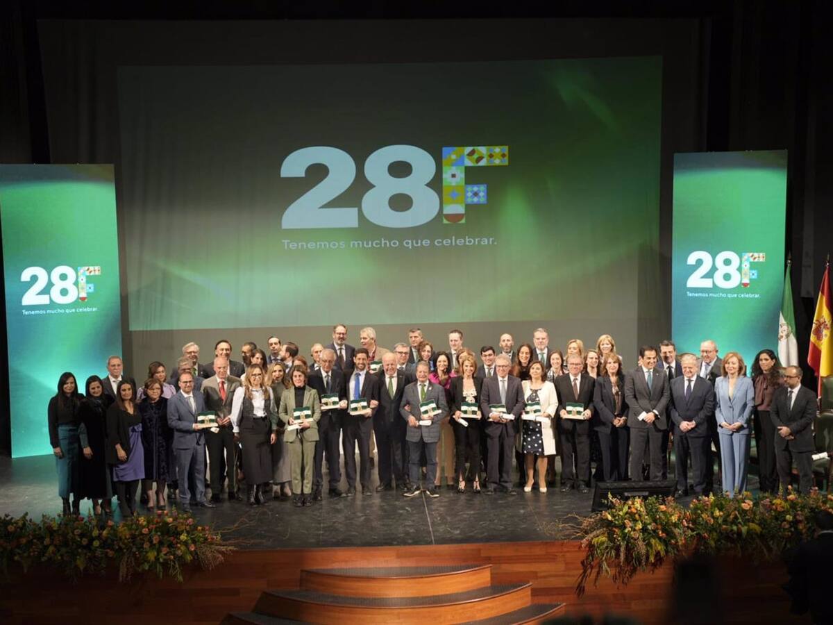 La Junta de Andalucía destaca el talento cordobés en su entrega de medallas con motivo del 28F