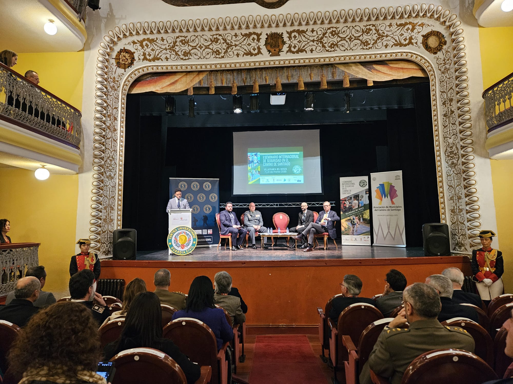 Apertura del Seminario sobre la Seguridad  en el Camino de Santiago en Villafranca del Bierzo