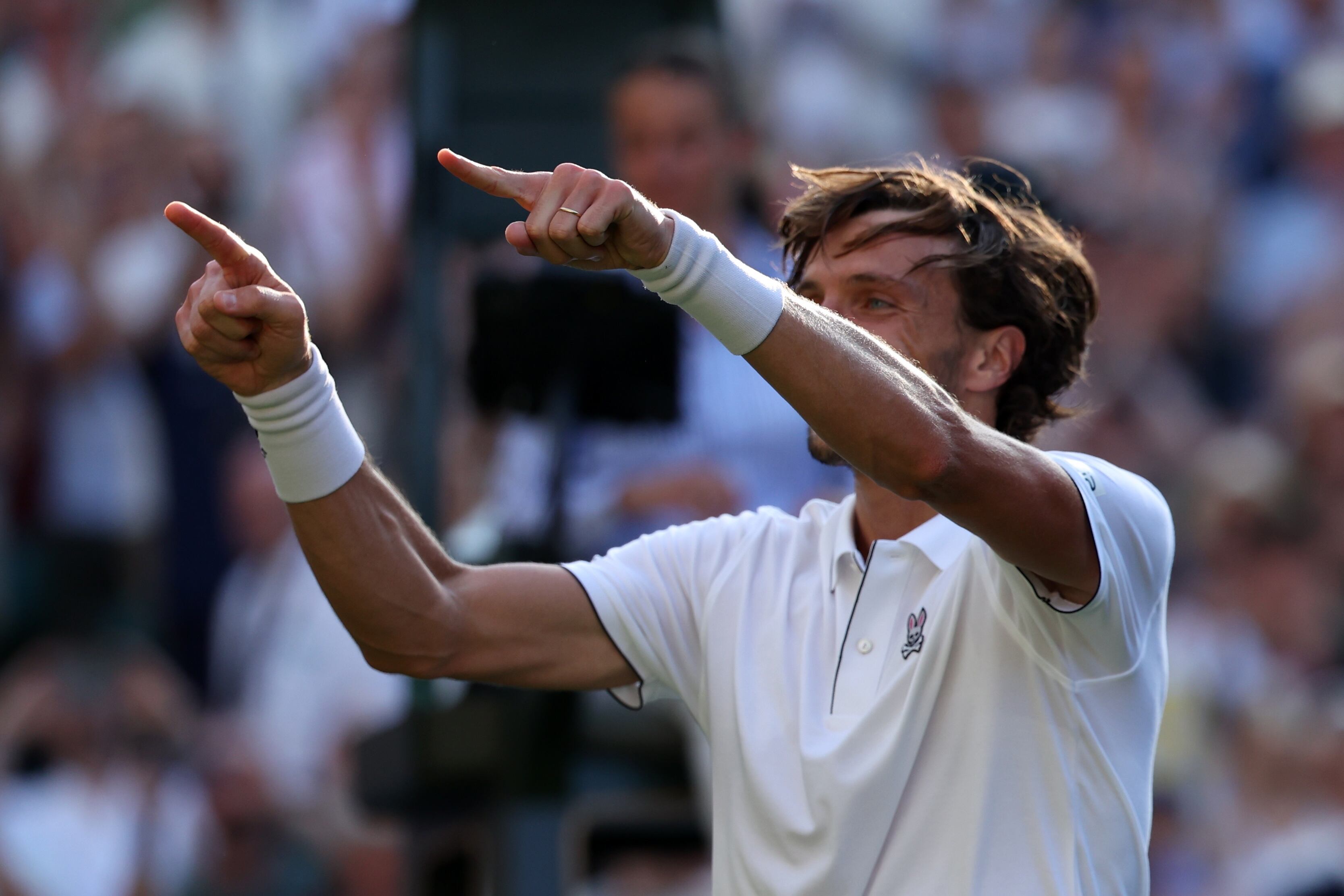 Wimbledon (United Kingdom), 01/07/2025.- Arthur Rinderknech of France celebrates after winning his Men's 1st round match against Alexander Zverev of Germany at the Wimbledon Championships, Wimbledon, Britain, 01 July 2025. (Tenis, Francia, Alemania, Reino Unido) EFE/EPA/NEIL HALL EDITORIAL USE ONLY EDITORIAL USE ONLY