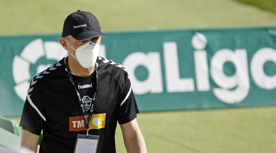 El doctor Quesada con la mascarilla durante un entrenamiento