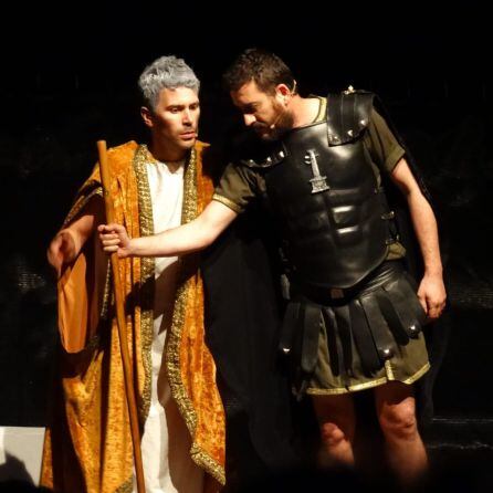 Momentos sobre las tablas del grupo de teatro linarense