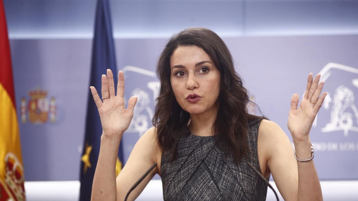 Arrimadas pide a Vox que "rectifique" y permita la formación del Gobierno regional