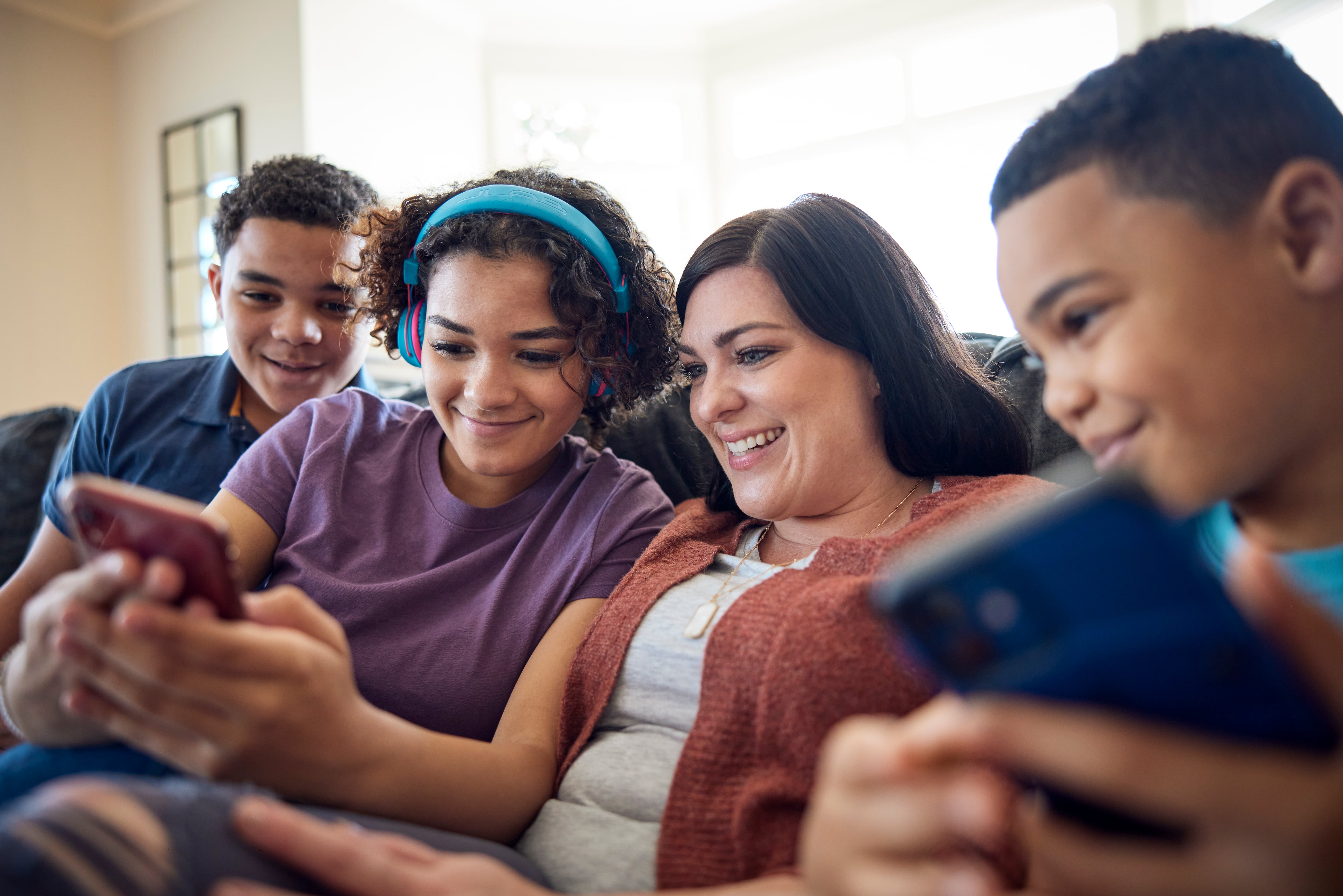 Los padres tienen un papel fundamental en la prevención de adicciones a las nuevas tecnologías.