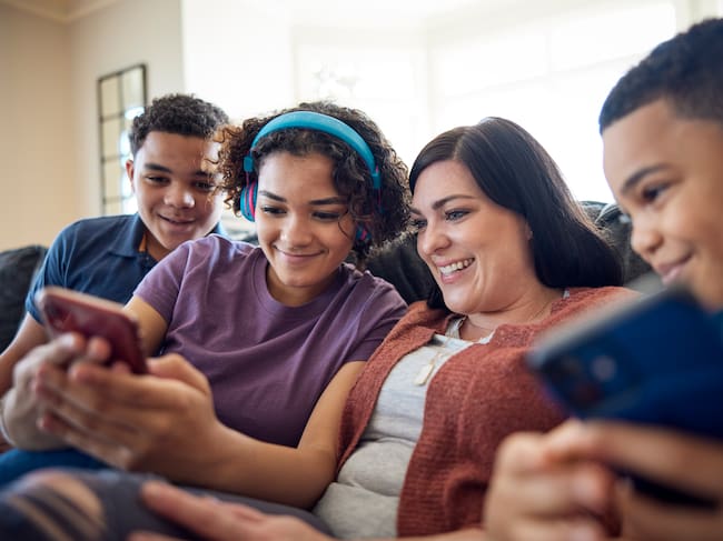 Los padres tienen un papel fundamental en la prevención de adicciones a las nuevas tecnologías.