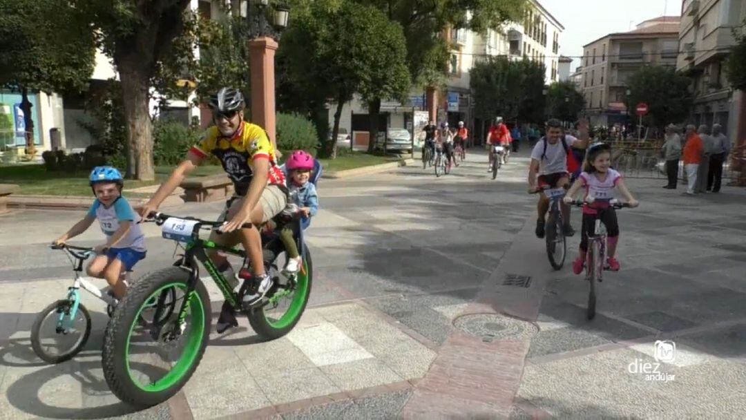 Ciclistas recorriendo el centro de la ciudad en la anterior edición del Día de la Bicicleta 
