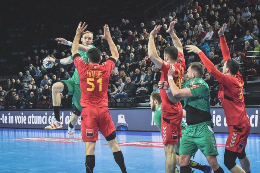 Balonmano Nava incorpora al internacional lituano Lukas Simenas