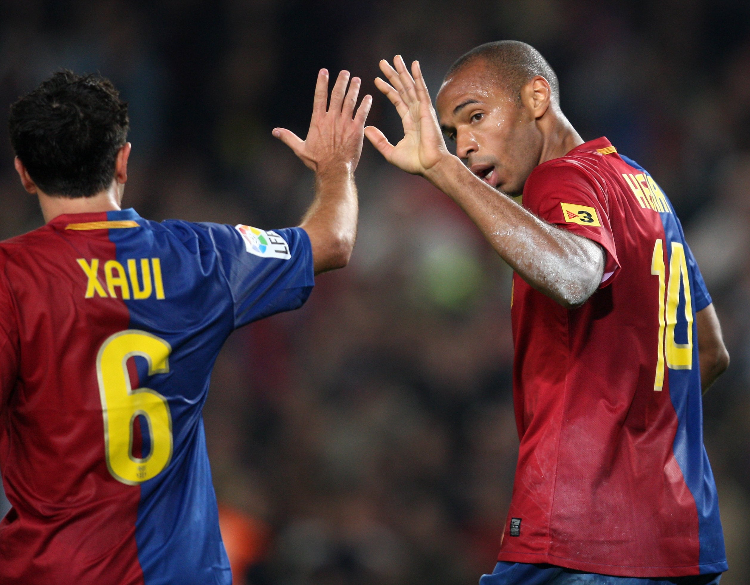 Xavi Hernández y Thierry Henry como jugadores del Barça