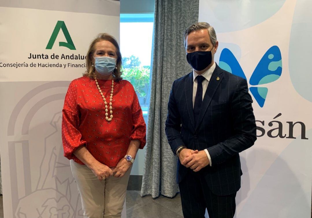 El consejero de Hacienda y Financiación Europea, Juan Bravo, y la presidenta de Persán, Concha Yoldi