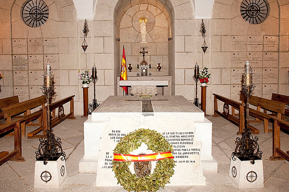 Cripta del Alcázar de Toledo donde están enterrados Milans del Bosch y Moscardó.