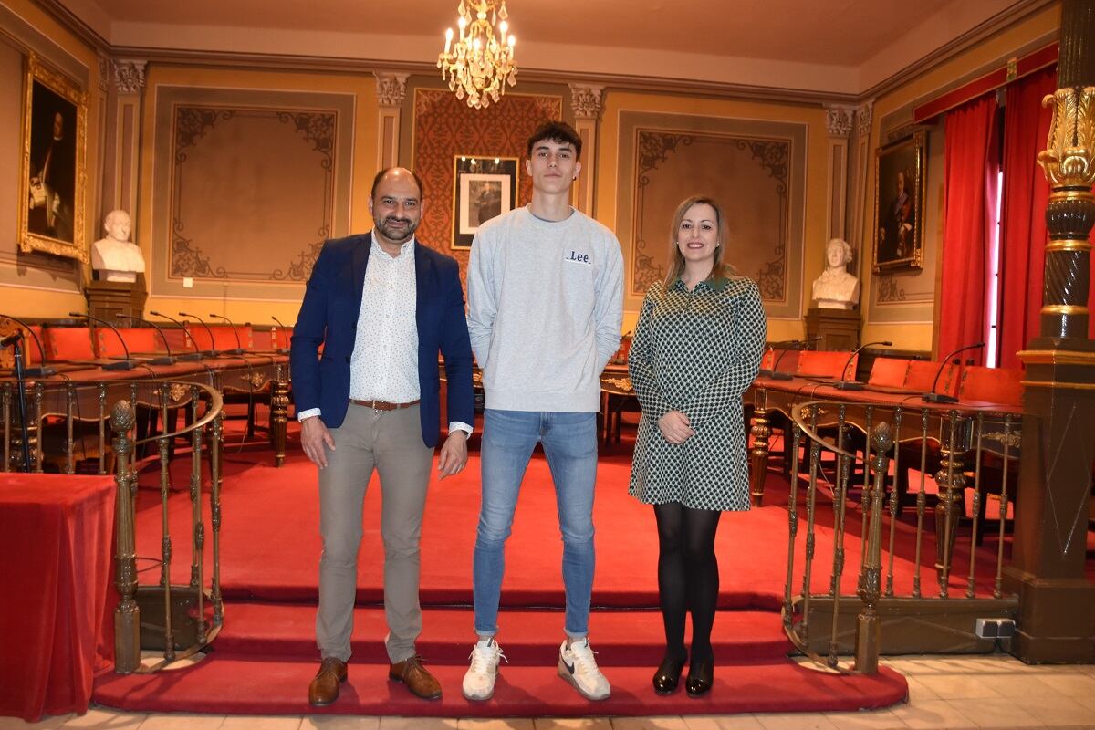 Recepción a Arturo Armisén, campeón de España sub-20 en 60 m.v. en el Ayuntamiento de Barbastro