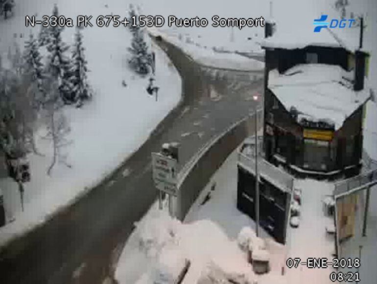 Estado de la N-330 en el Puerto del Somport, este domingo