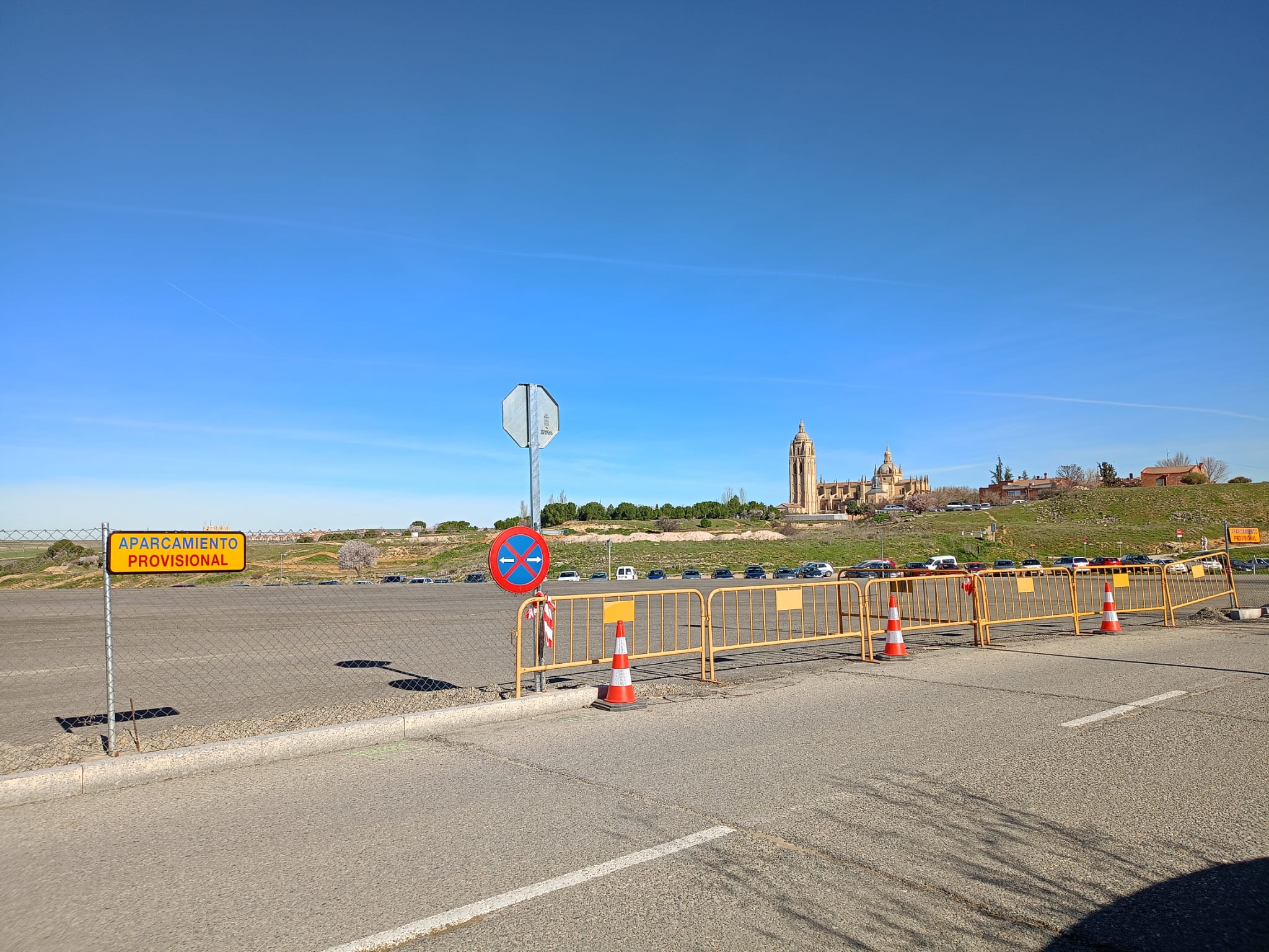 La Junta habilitará un aparcamiento provisional durante las obras de ampliación del Hospital