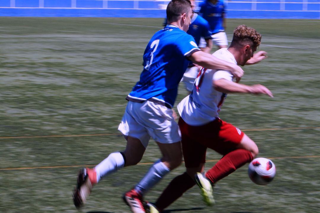 Pablo Carrascosa marcó dos goles y fue un incordio para la defensa valenciana