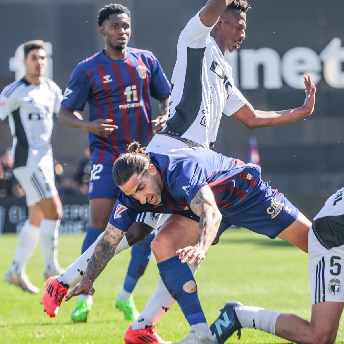 Al Eldense solo le faltó el gol para ganar al Burgos (0-0)
