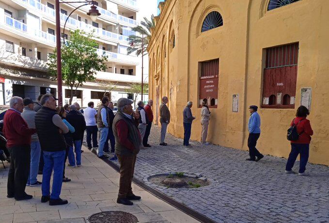 Ambiente en las taquillas de la plaza de toros de Jerez