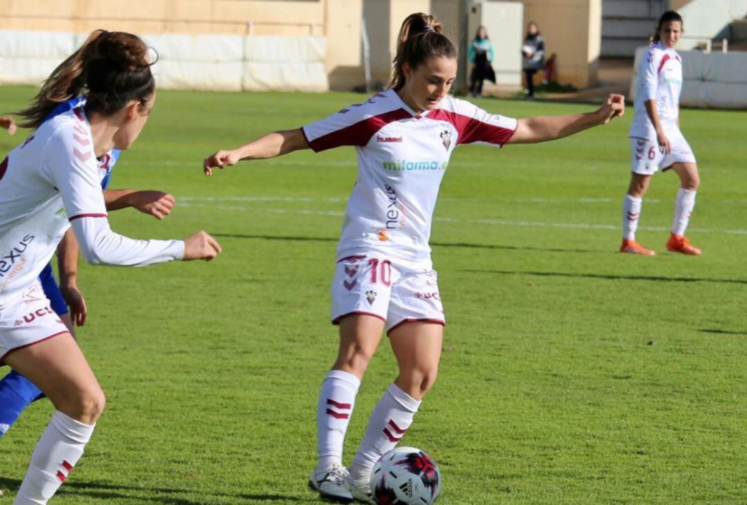 Carmen Fernández, durante un partido con el Fundación Albacete