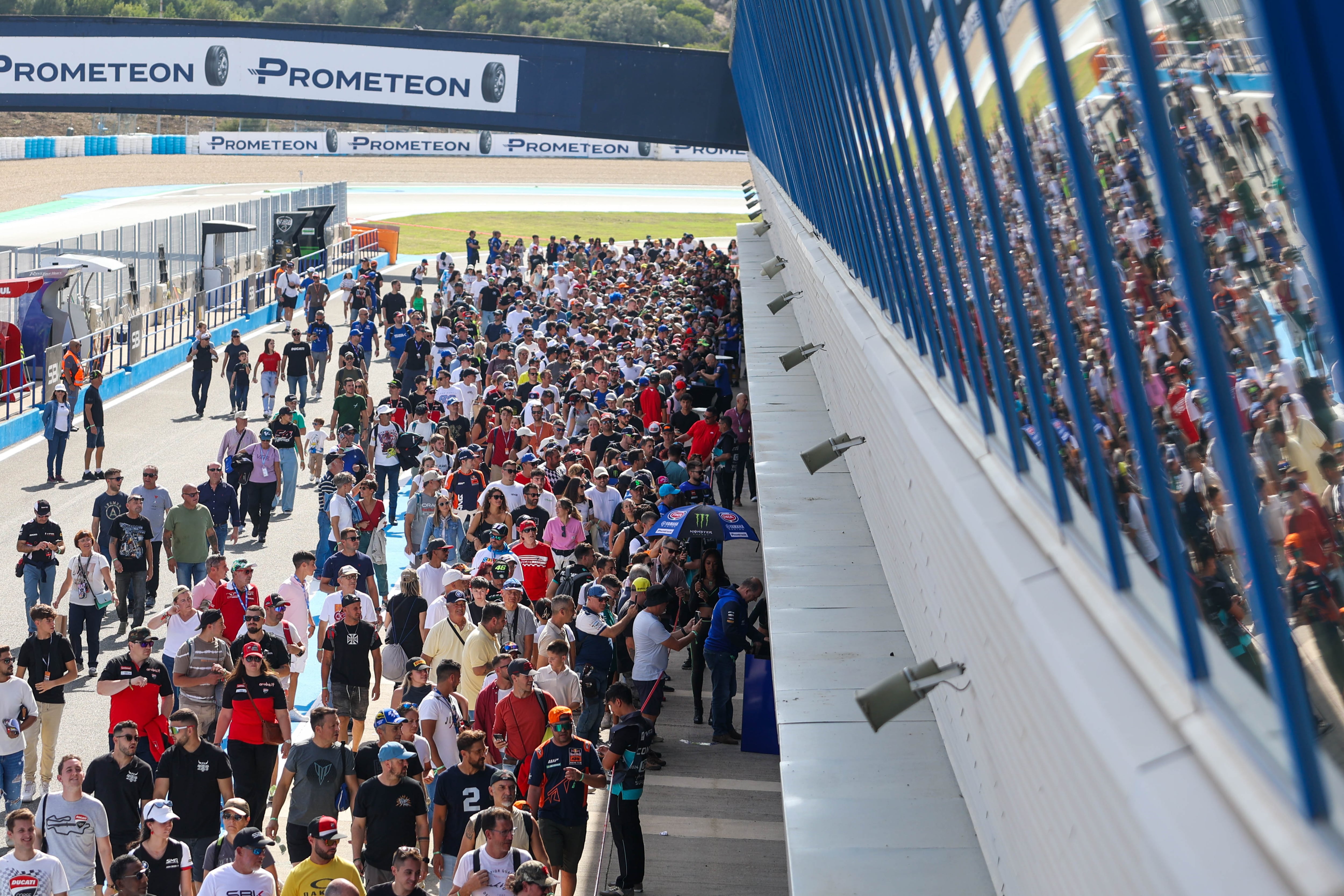 Aficionados en el Circuito de Jerez durante el domingo de carreras del Mundial de Superbike