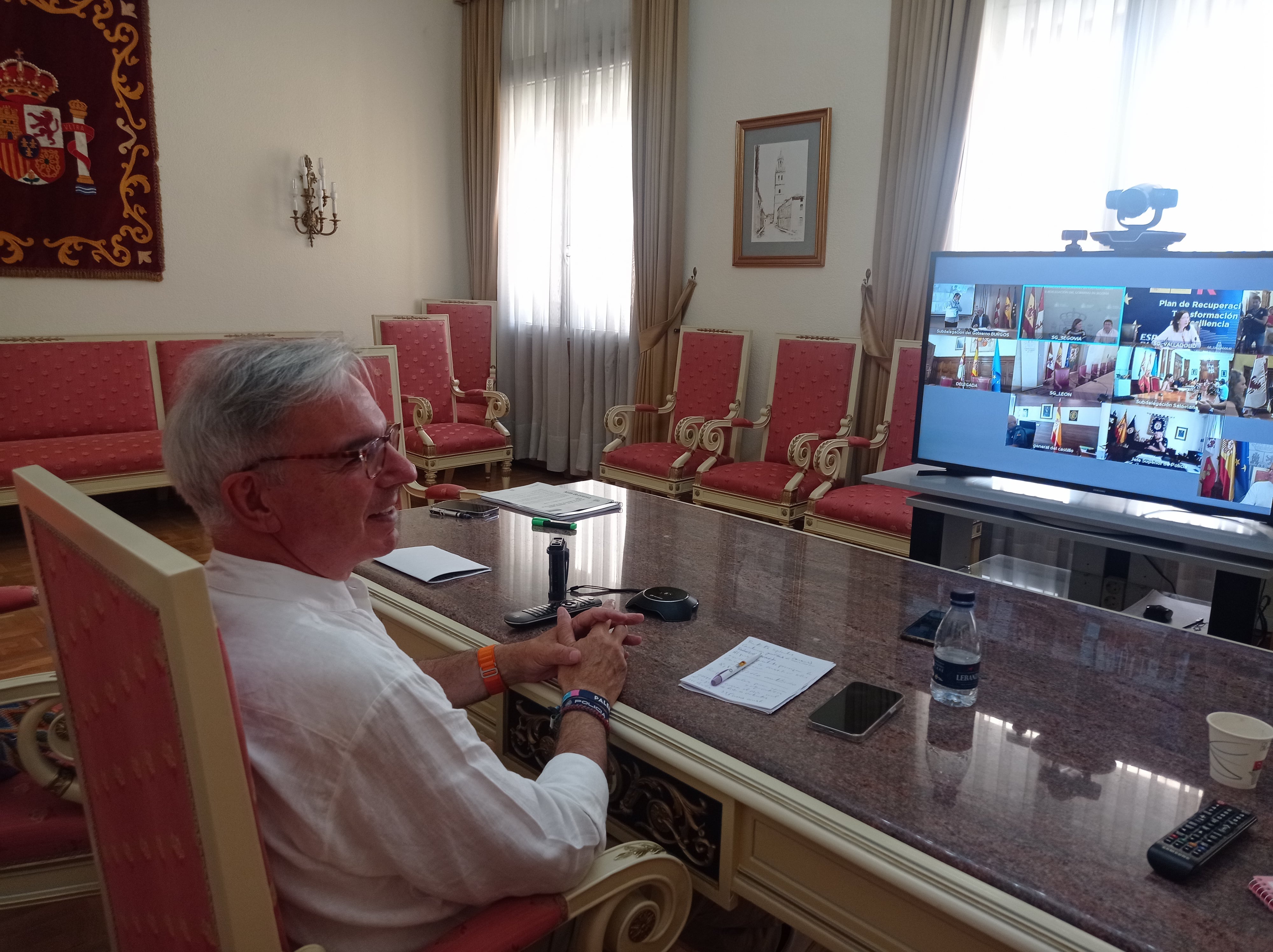 Ángel Miguel, subdelegado del Gobierno en Palencia, en vídeo conferencia en la mañana del 23J