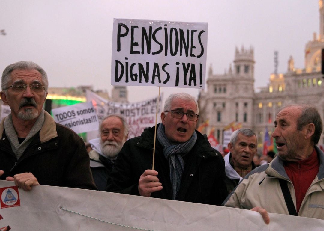 Manifestación en las calles de Madrid en defensa de la mejora de las pensiones, el mantenimiento del sistema público y la pensión mínima de 1.080 euros al mes. 