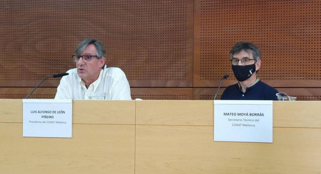 El presidente y el secretario técnico del Colegio de Aparejadores