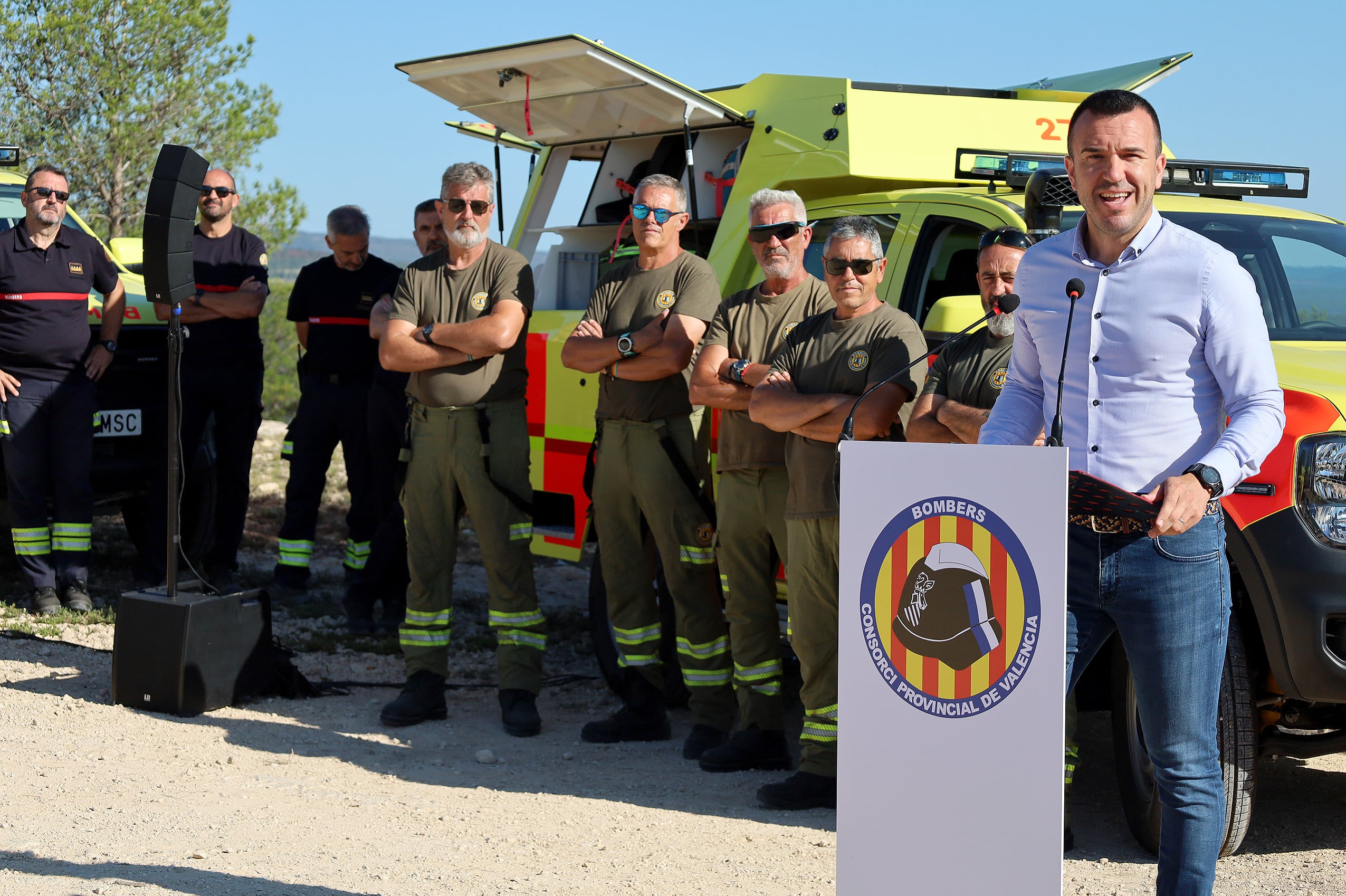 Vicente Mompó, presidente de la Diputació de València en la presentación de los nuevos vehículos para las Brigadas Forestales del Consorci de Bombers de València