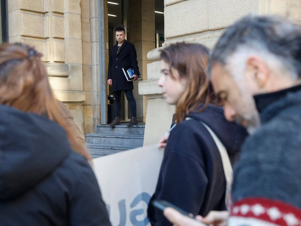 El profesor acusado en Irun niega los hechos en el juicio por presuntos delitos sexuales a menores