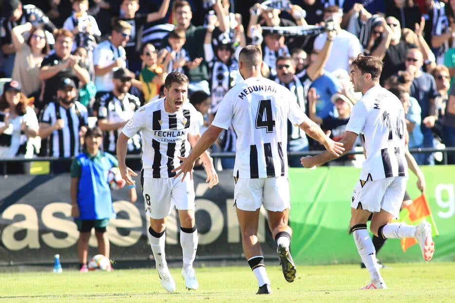 Jugadores del CD Castellón celebrando un gol