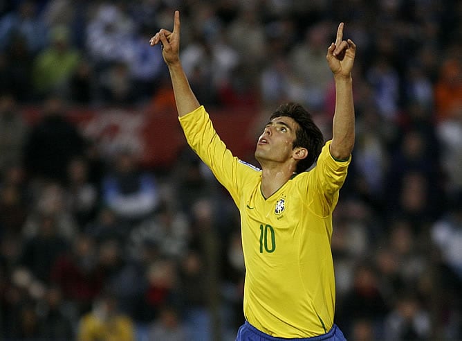 Kaká celebra un gol con la &#039;canarinha&#039;