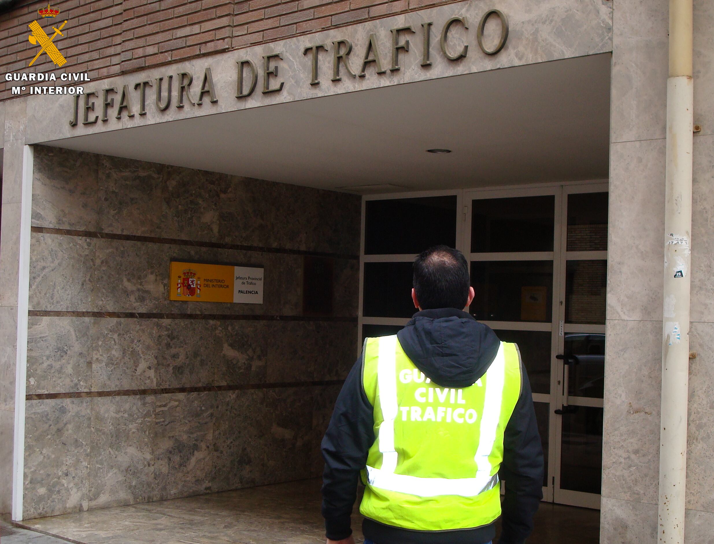 La Guardia Civil detiene a un joven por hacerse pasar por otro en el examen de conducir