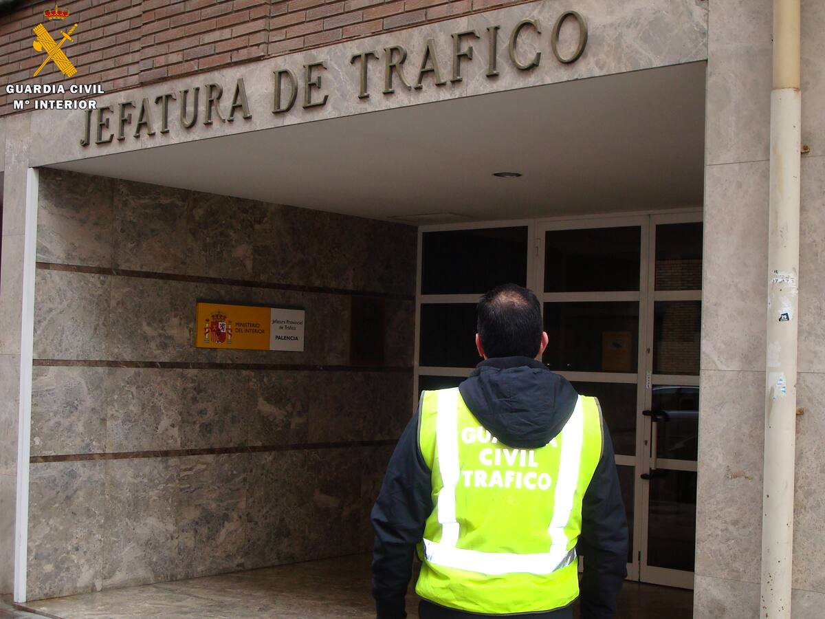 La Guardia Civil detiene a un joven por hacerse pasar por otro en el examen para obtener el permiso de conducir