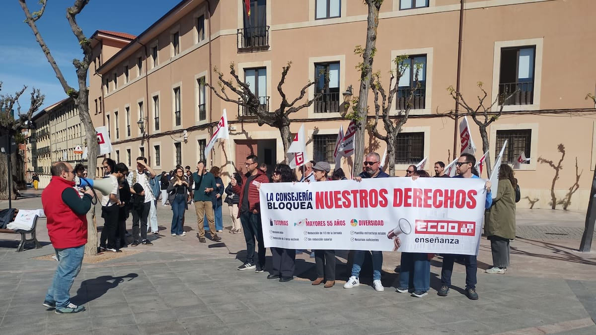 El profesorado se moviliza en León para exigir el desbloqueo de sus mejoras laborales