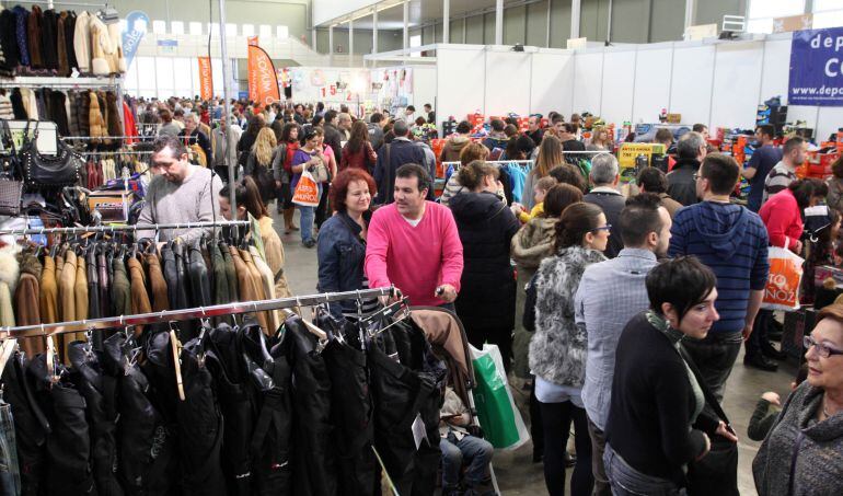 Asistentes a la Feria del Stock