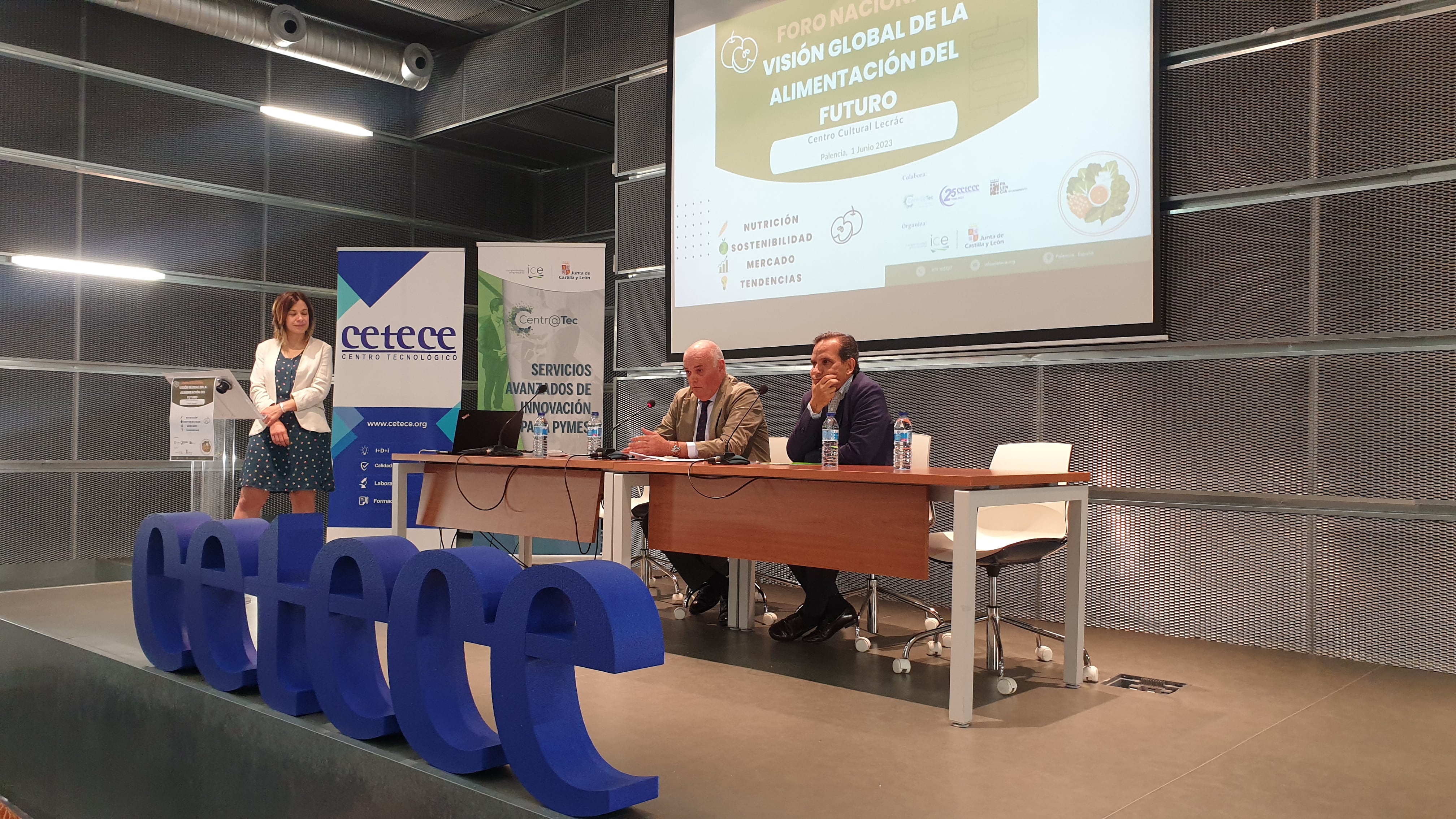 I Foro Nacional "Visión Global de la Alimentación del Futuro" celebrado en el centro cultural Lecrac, de la mano del CETECE