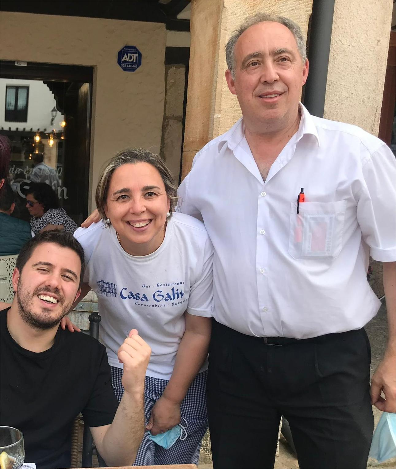 Orestes Barbero, con hosteleros de Covarrubias