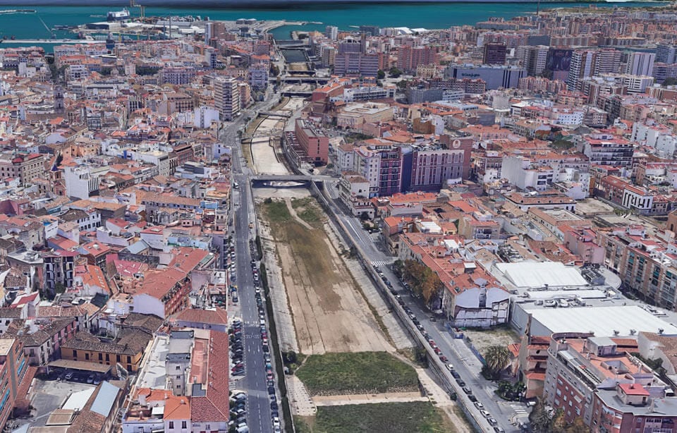 Cauce del río Guadalmedina a su paso por la ciudad de Málaga