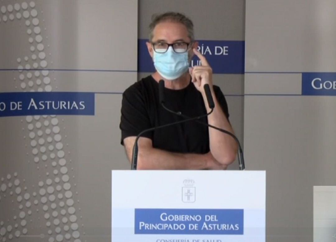 Rafael Cofiño, director general de Salud Pública en rueda de prensa informando sobre la situación epidemiológica de Asturias