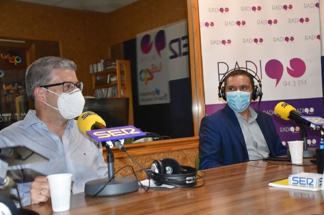 Pedro Javier Tendero y Álvaro Martínez Chana en los estuidos de Radio 90