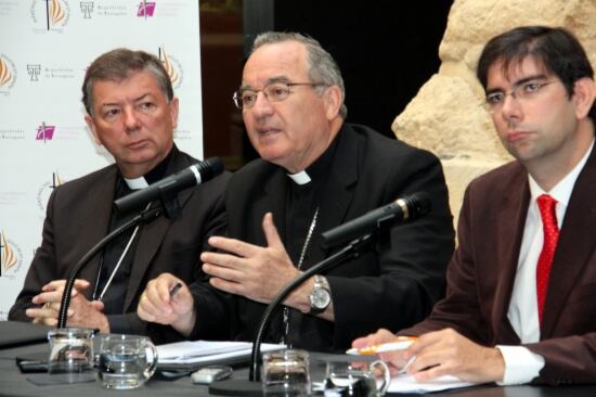 El secretari general i portaveu de la Conferència Episcopal, Juan Antonio Martínez Camino, i l'arquebisbe de Tarragona, Jaume Pujol.