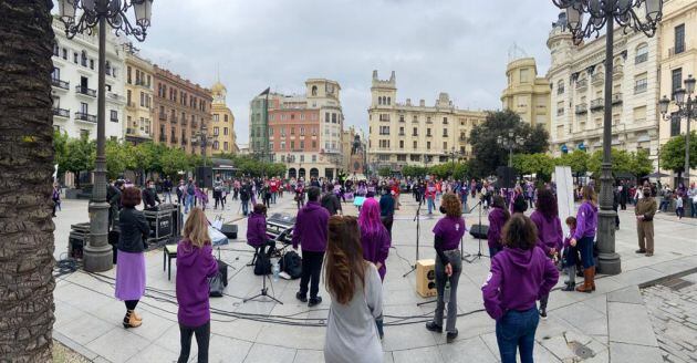 Concentración feminista en la Plaza de las Tendillas