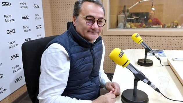 Paco Sanguino no ha podido votar al no ser militante