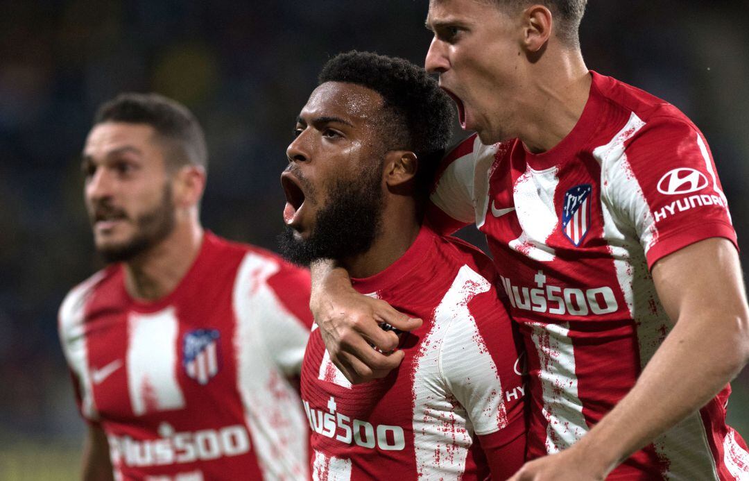 Lemar celebra el gol con Marcos Llorente