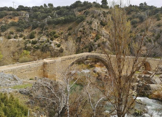 Puentre del Castellar, recientemente restaurado por la Diputación de Cuenca.