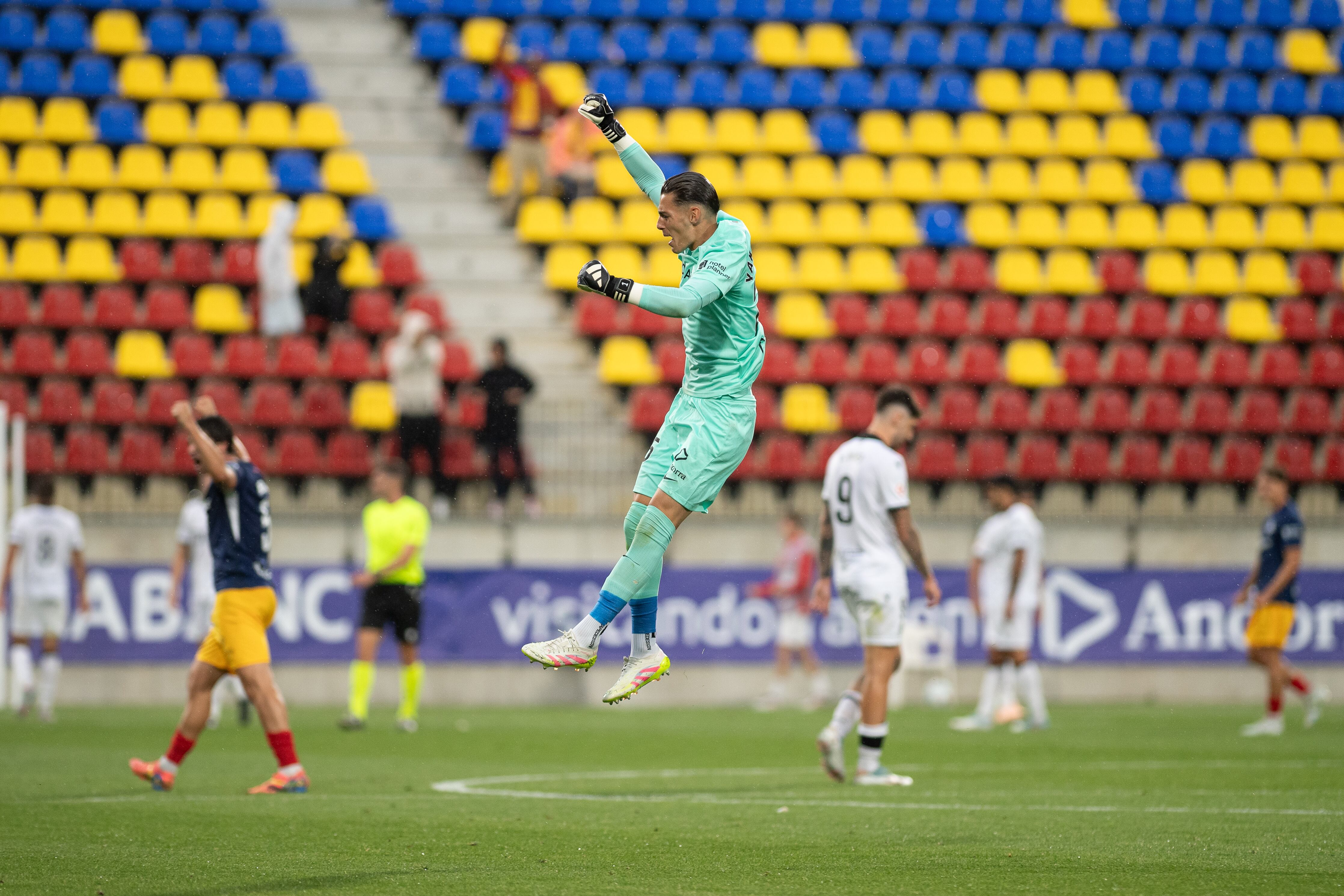 Els jugadors de l'FC Andorra celebrant un dels gols contra el Burgos