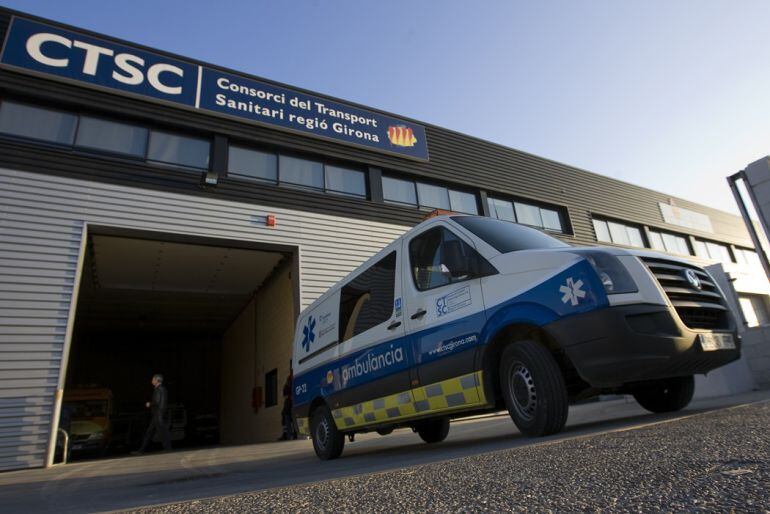 Les ambulàncies de l'antiga concessionària.