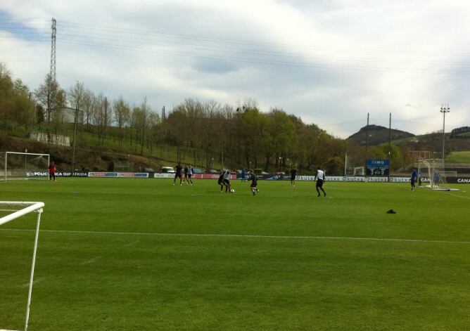 Los menos habituales se ejercitan esta mañana en el campo principal de Zubieta.