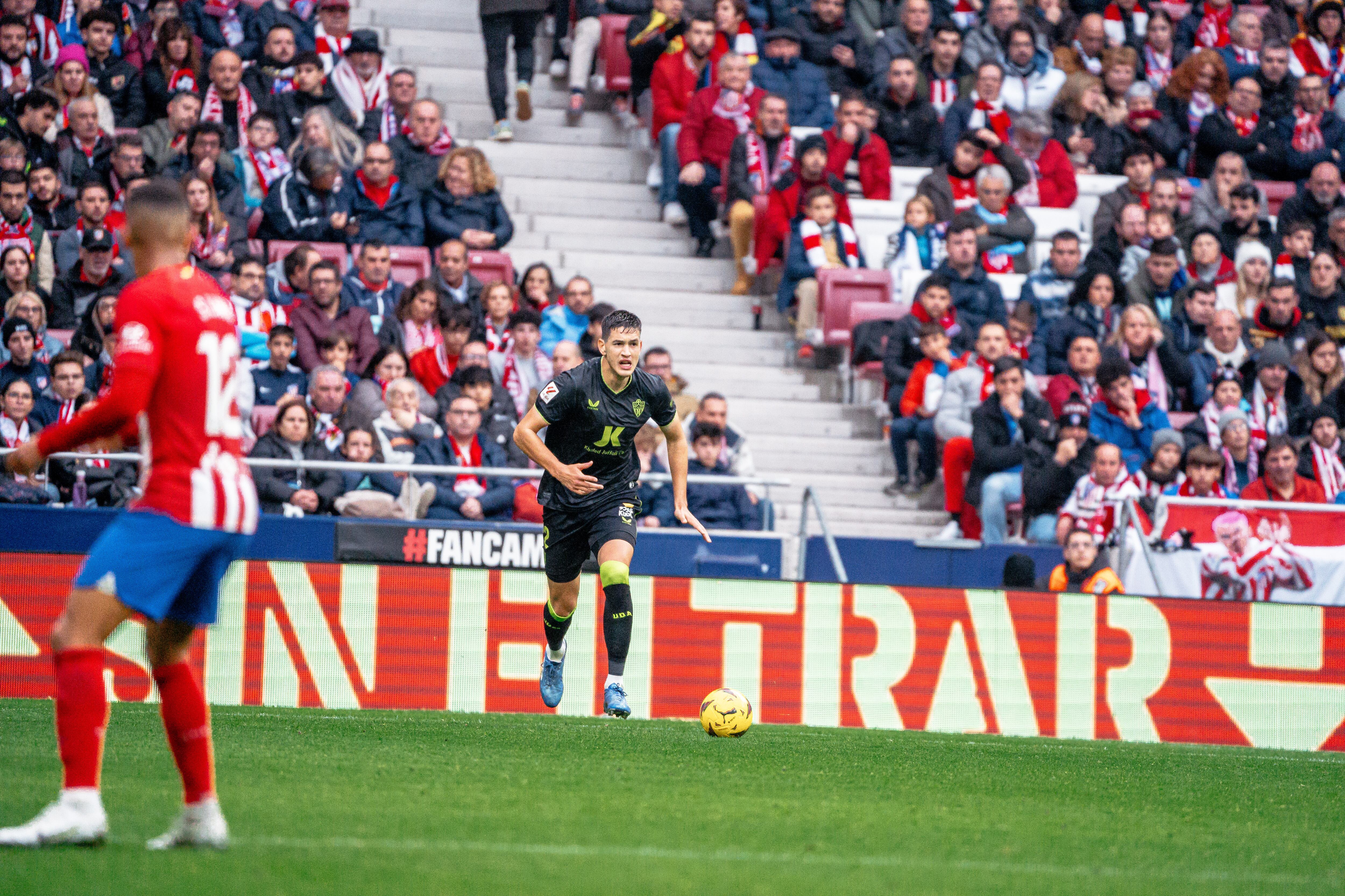 César Montes en el Atlético de Madrid-Almería.