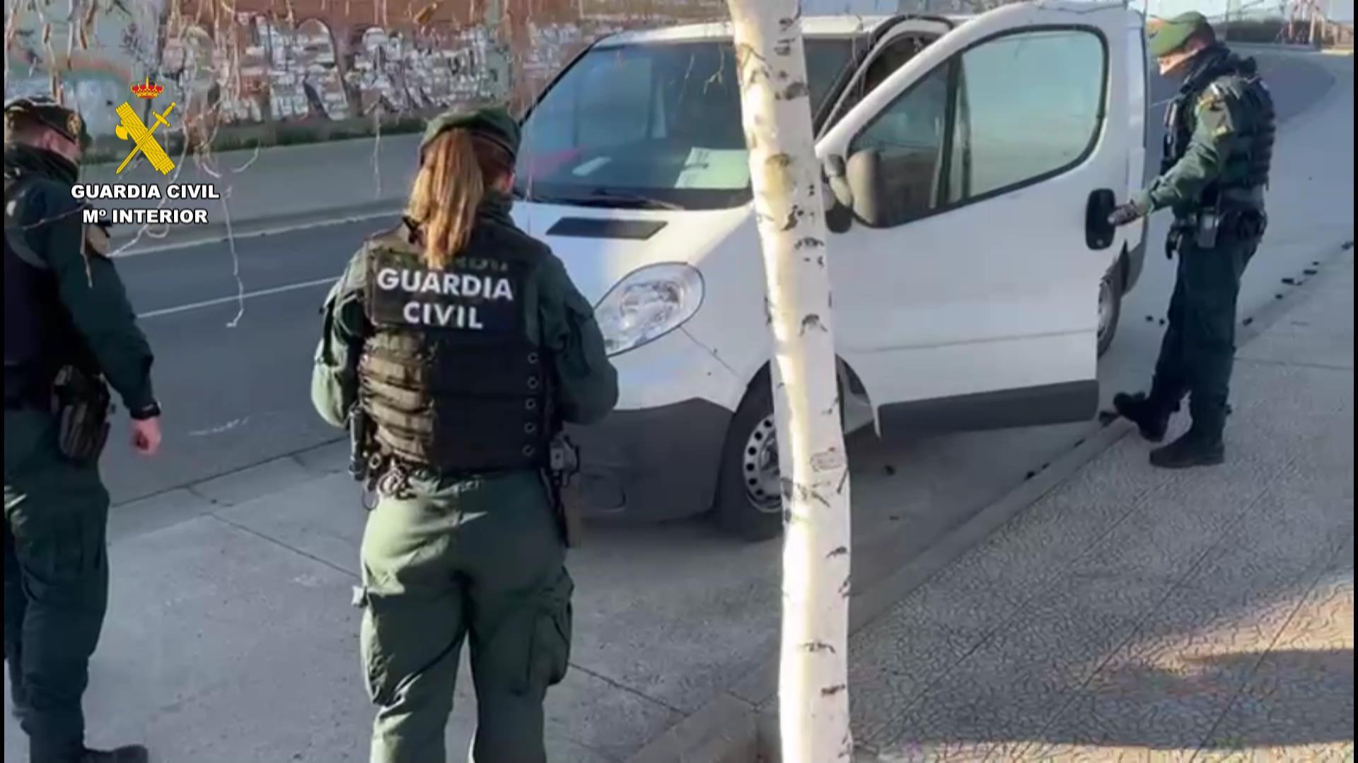 La Guardia Civil recupera una furgoneta de reparto de paquetería robada en 2022 en Calahorra